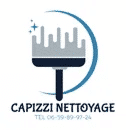 Logo Capizzi Nettoyage: brosse de nettoyage bleue et grise avec gouttes, entourée d'un arc bleu. Tel: 06-59-89-97-24.