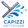 Logo Capizzi Nettoyage : raclette et éclaboussures d'eau bleues pour un service de nettoyage de vitres professionnel.